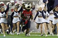 Southpaw running with USA Cheerleaders